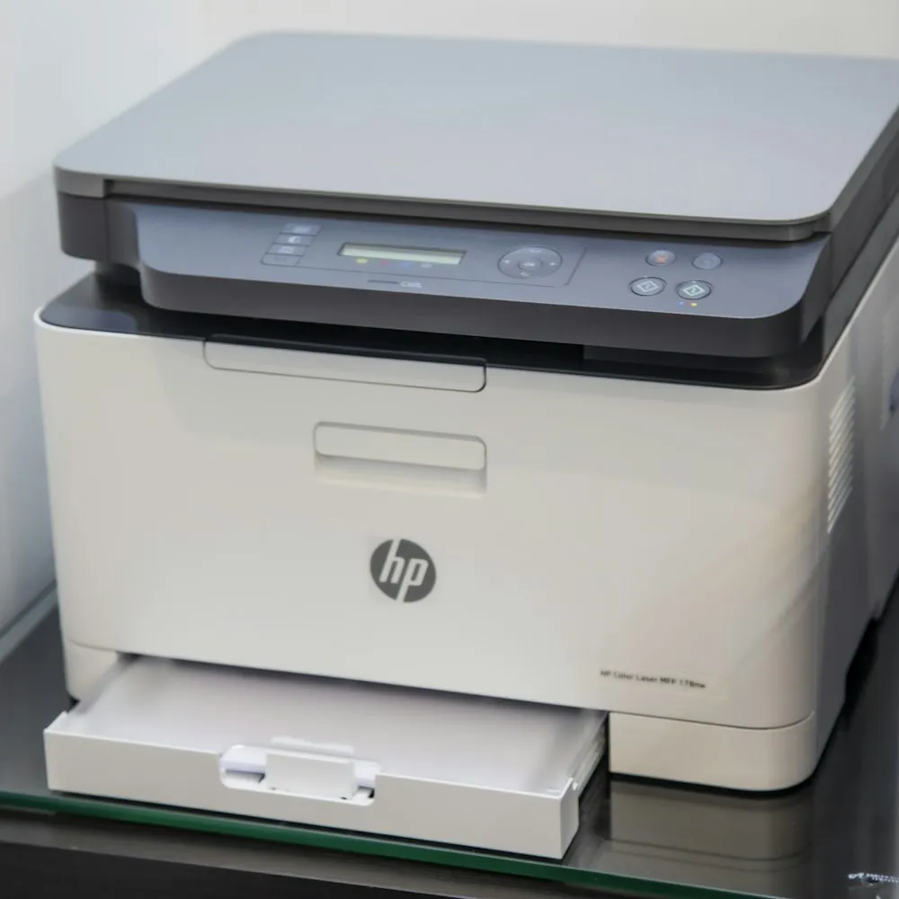 Imprimante HP tout-en-un blanche et grise